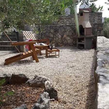 Garden Apartment *