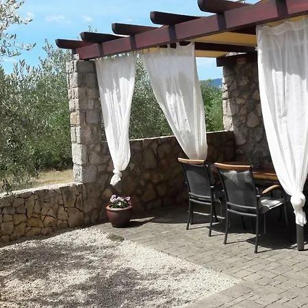 Garden Apartment *